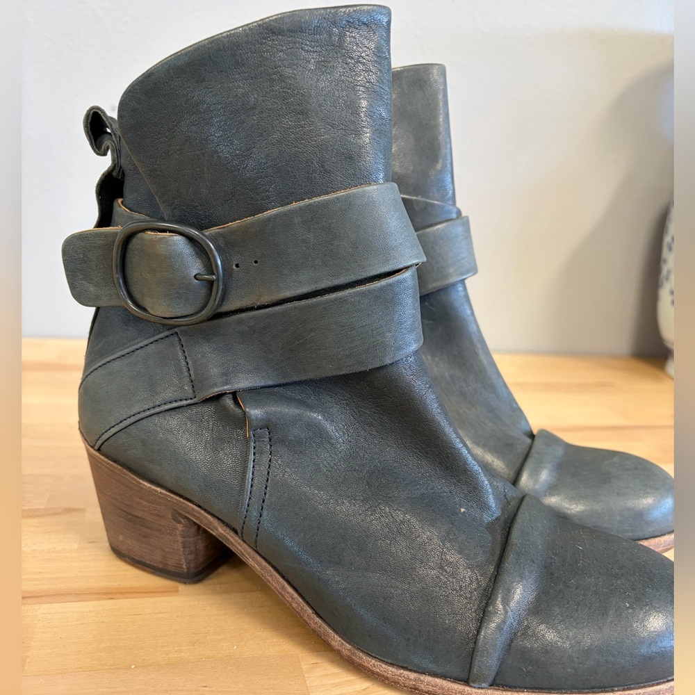 Pep Monjo Lexi ankle boots size 39.5 
Great condition
Charcoal gray